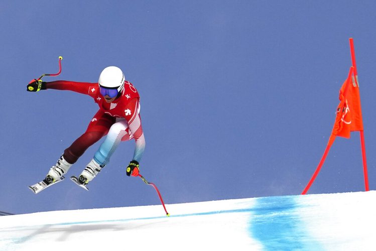 Viewing Vonn helps Swiss skier Suter win Olympic downhill